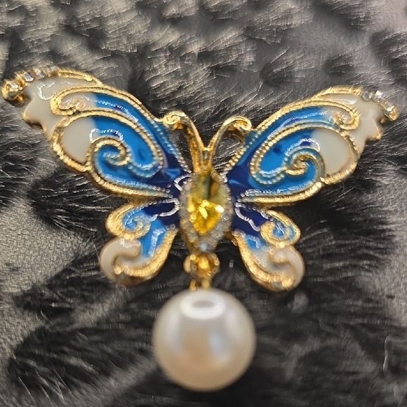 Exquisite Blue and Gold Butterfly Brooch - Picture 2 of 6
